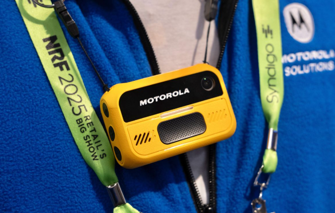 Motorola V200 - Image 5